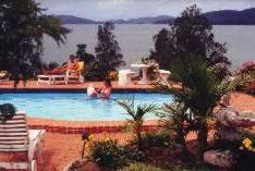 Galway Downs Lakeside Country House - Grafton Accommodation 2