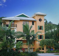 Martinique On Macrossan