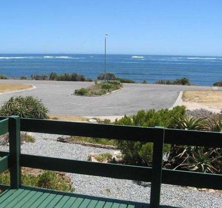 Oaklands Beach House - Grafton Accommodation 1