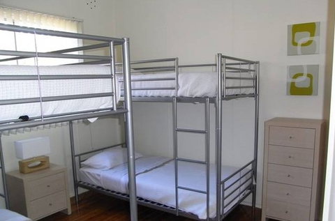 A Husky Sea-Esta - Grafton Accommodation 1