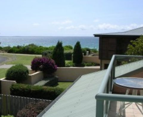 A Bay Beachcomber And Jervis Bays SeaChange - Grafton Accommodation 2