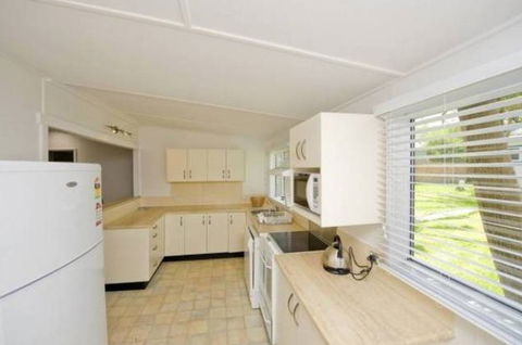 A Beach House On Sunset - Grafton Accommodation 2
