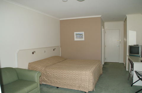 Deniliquin Country Club Motor Inn - Grafton Accommodation 1
