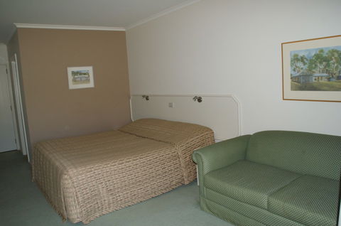 Deniliquin Country Club Motor Inn - Grafton Accommodation 4