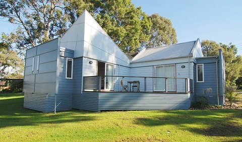 Huskisson Holiday Cabins - Grafton Accommodation 1