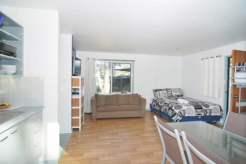 Huskisson Holiday Cabins - Grafton Accommodation 2