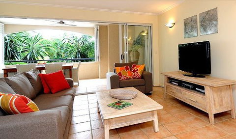 Cayman Villas Port Douglas - Grafton Accommodation 1