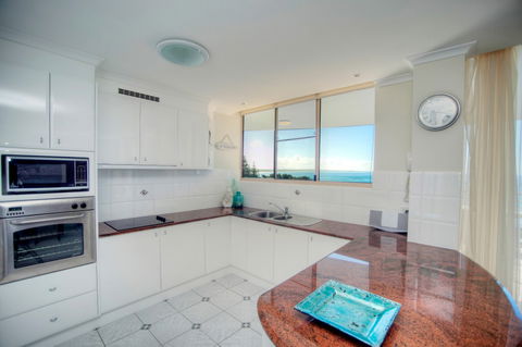 Beaches International - Grafton Accommodation 3
