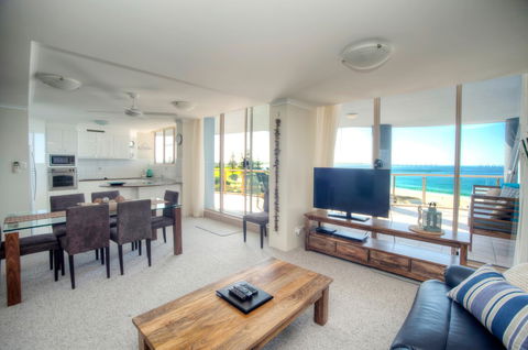 Beaches International - Grafton Accommodation 4