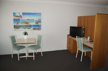 Econo Lodge Tamworth - Grafton Accommodation 24