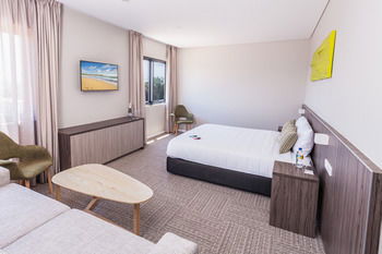 Ibis Styles The Entrance - Grafton Accommodation 6
