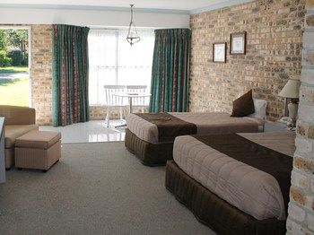 Airport Motel Sir Francis Drake - Grafton Accommodation 13