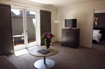 Hotel Ravesis - Grafton Accommodation 4