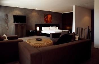 Hotel Ravesis - Grafton Accommodation 5