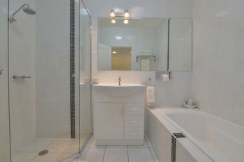 Cadman Motor Inn & Apartments - Grafton Accommodation 1