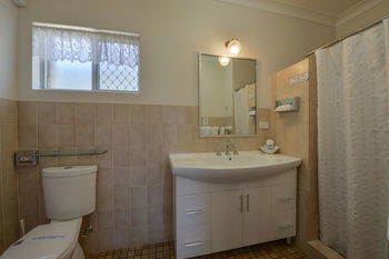 Cadman Motor Inn & Apartments - Grafton Accommodation 2