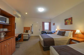 Cadman Motor Inn & Apartments - Grafton Accommodation 3