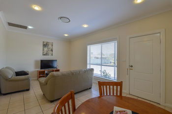 Cadman Motor Inn & Apartments - Grafton Accommodation 5