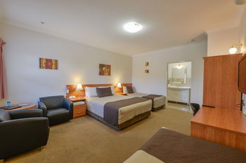 Cadman Motor Inn & Apartments - Grafton Accommodation 7