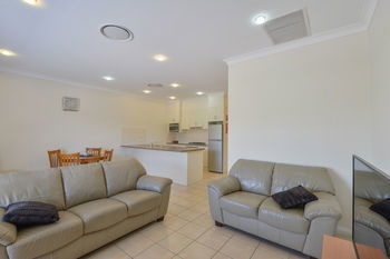 Cadman Motor Inn & Apartments - Grafton Accommodation 13