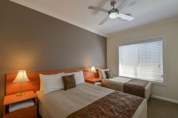 Cadman Motor Inn & Apartments - Grafton Accommodation 14