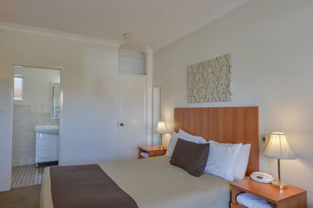 Cadman Motor Inn & Apartments - Grafton Accommodation 16