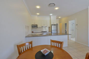 Cadman Motor Inn & Apartments - Grafton Accommodation 17