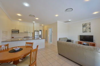 Cadman Motor Inn & Apartments - Grafton Accommodation 21