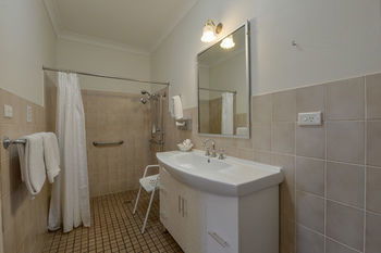 Cadman Motor Inn & Apartments - Grafton Accommodation 27