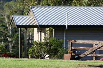 Yabbaloumba Retreat - Grafton Accommodation 0