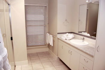 Yabbaloumba Retreat - Grafton Accommodation 3