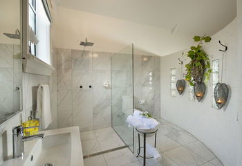 The Villa - Country House Retreat - Grafton Accommodation 6