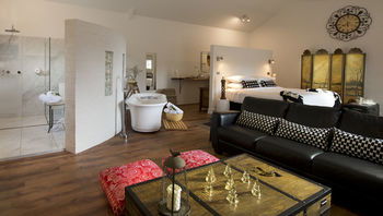 The Villa - Country House Retreat - Grafton Accommodation 9