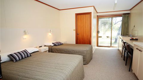 Deniliquin Golf Leisure Resort - Grafton Accommodation 4