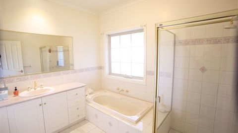 Farm Accommodation - Grafton Accommodation 7