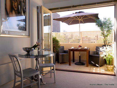 Andre's Mews - Grafton Accommodation 1