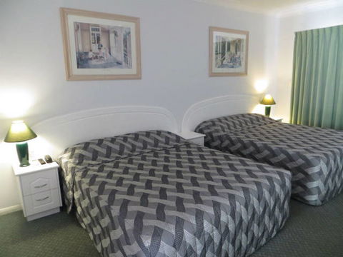 Charters Towers Heritage Lodge Motel - Grafton Accommodation 7