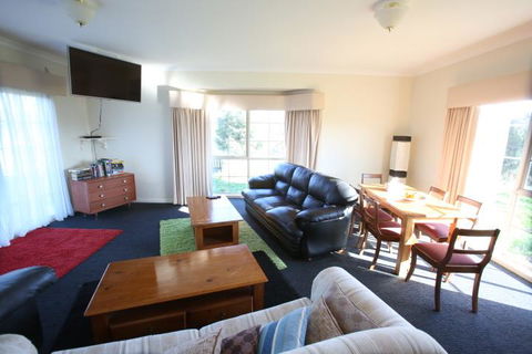 Farm Accommodation - Grafton Accommodation 11