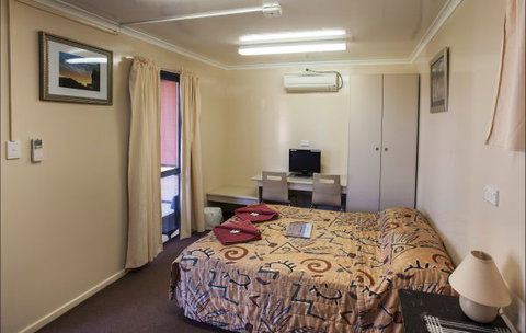 Curtin Springs Wayside Inn - Grafton Accommodation 17