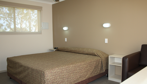 The Bowlo Holiday Cabins - Grafton Accommodation 2