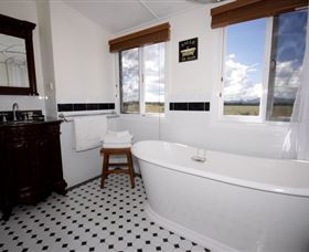 The Grove Cottage - Grafton Accommodation 2