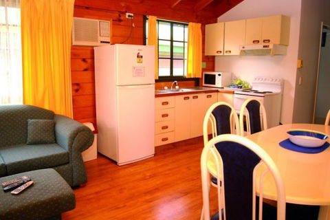 Smuggler's Cove Holiday Village - Grafton Accommodation 2