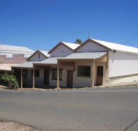 Carmines Antiques and Accommodation - Grafton Accommodation