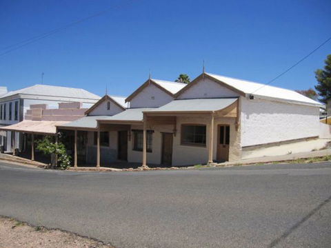 Carmines Antiques And Accommodation - Grafton Accommodation 0