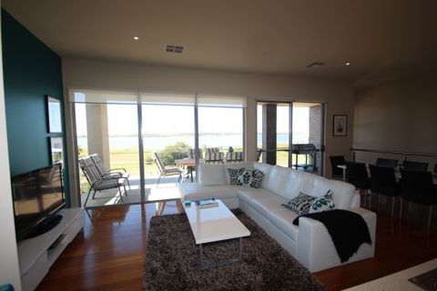 LJ Hooker Goolwa Holiday Rentals - 42 Underwood Avenue, Goolwa Beach - Grafton Accommodation 0