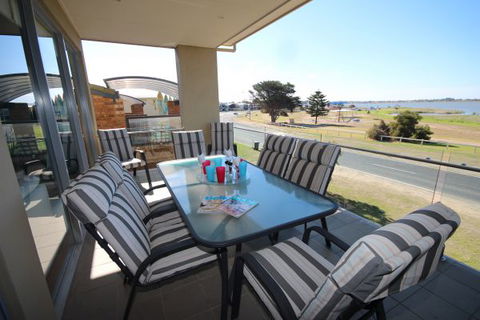 LJ Hooker Goolwa Holiday Rentals - 42 Underwood Avenue, Goolwa Beach - Grafton Accommodation 1
