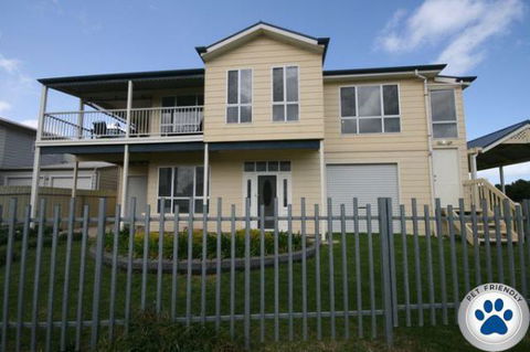 LJ Hooker Goolwa Holiday Rentals - 42 Underwood Avenue, Goolwa Beach - Grafton Accommodation 4