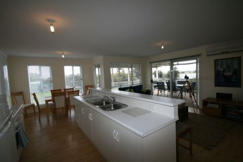 LJ Hooker Goolwa Holiday Rentals - 42 Underwood Avenue, Goolwa Beach - Grafton Accommodation 5