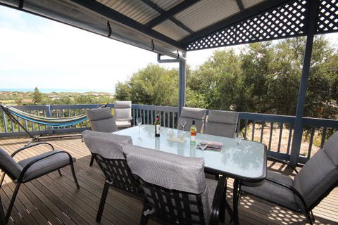 LJ Hooker Goolwa Holiday Rentals - 39 Bradford Road, Goolwa Beach - Grafton Accommodation 1