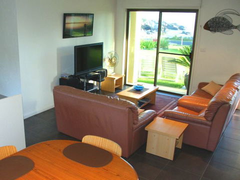 Beach House 204 - Grafton Accommodation 3
